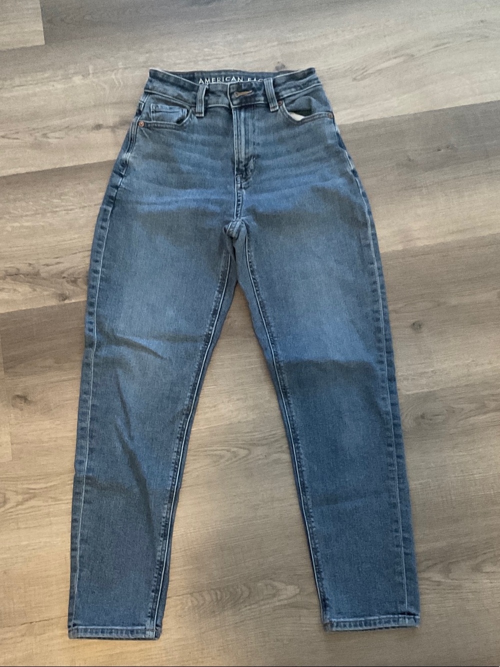 American Eagle Outfitters High-Rise Tapered Jeans - Mid Blue Wash